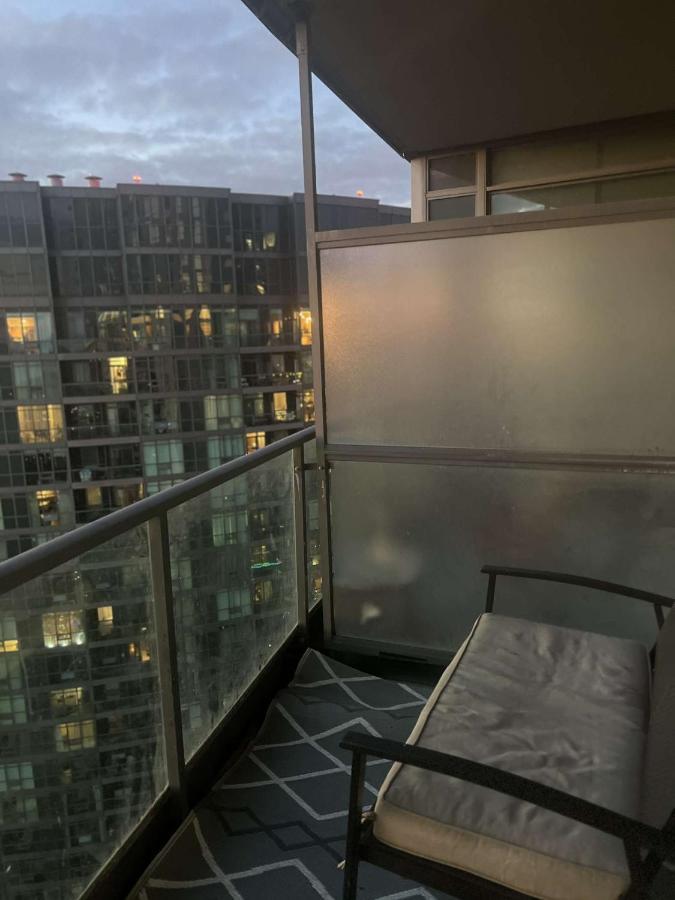 Cozy Fort York Condo Торонто Екстериор снимка
